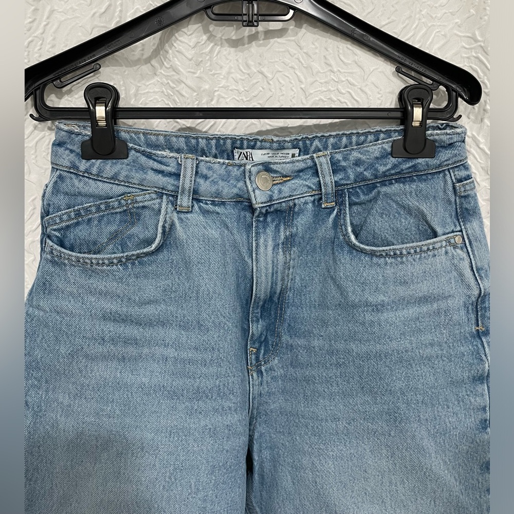 Zara EUC high rise mom jeans size 6
